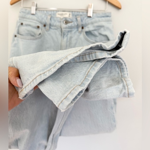 Abercrombie & Fitch Curve Love High Rise 90s Relaxed Jean | Size 28 / 6 Short - Picture 6 of 12